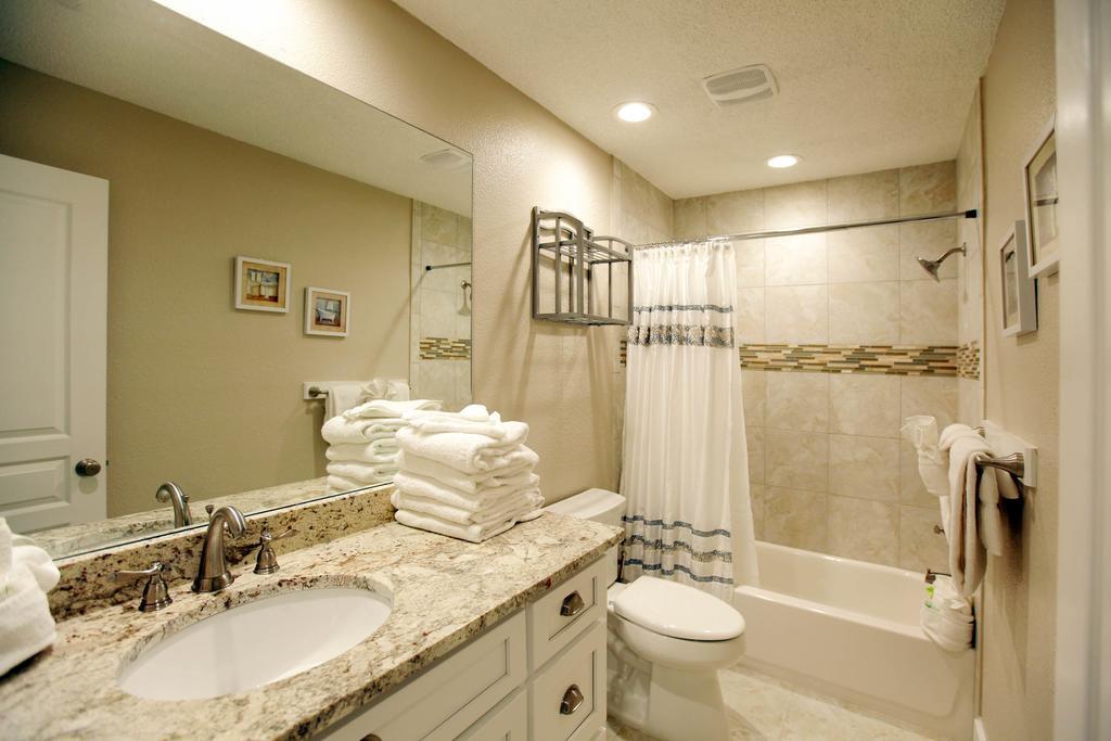 Blue Tide By Panhandle Getaways Panama City Beach Room photo